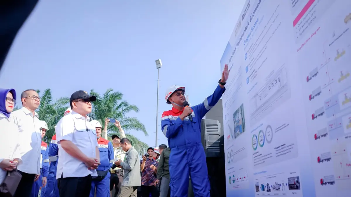 Direktur Utama PT Perusahaan Gas Negara (PGN) Arief K. Risdianto bersama Kepala Staf Kepresidenan Jenderal TNI (Purn.) Prof. Dr. Dudung Abdurachman dan jajaran meninjau fasilitas Stasiun Penerima Gas (SPG) serta Stasiun Kompresor Gas (SKG) Pagardewa, Sumatera Selatan.&nbsp;