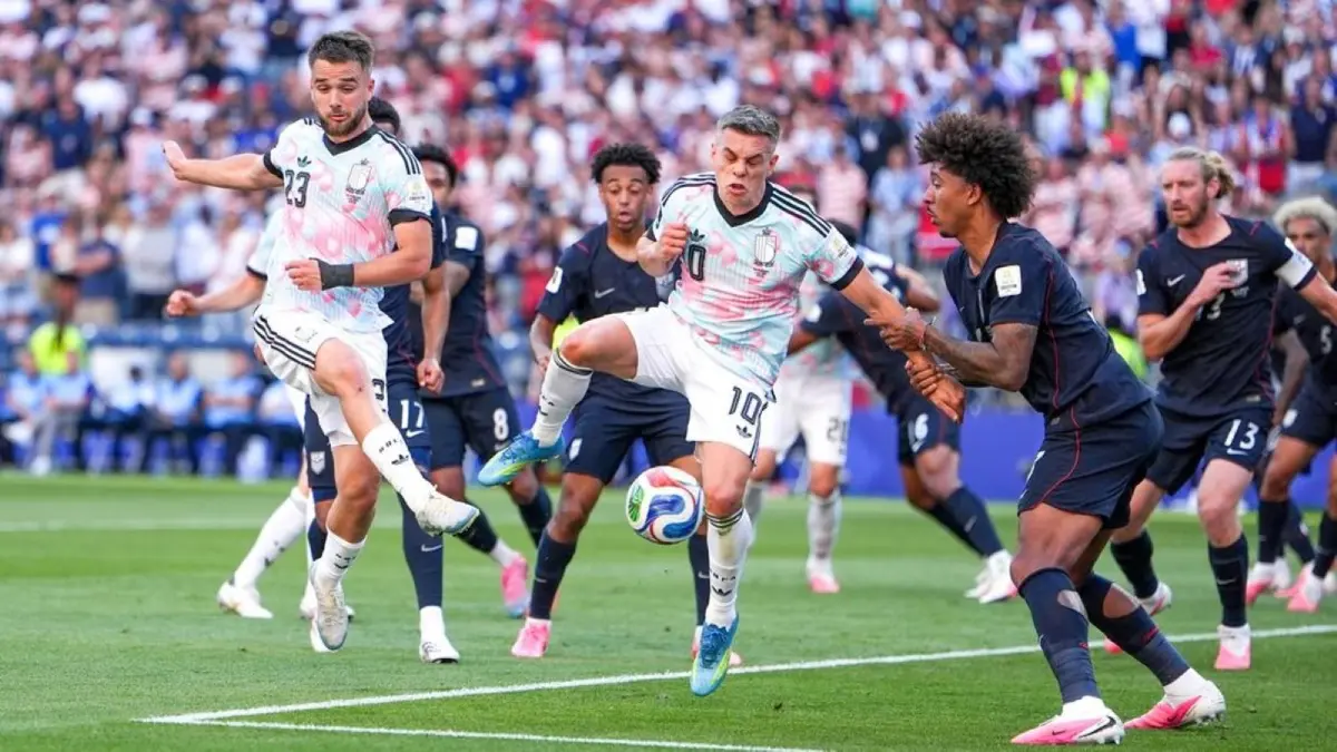  De Rode Duivels sukses mempermalukan tuan rumah dengan skor 4-1.
