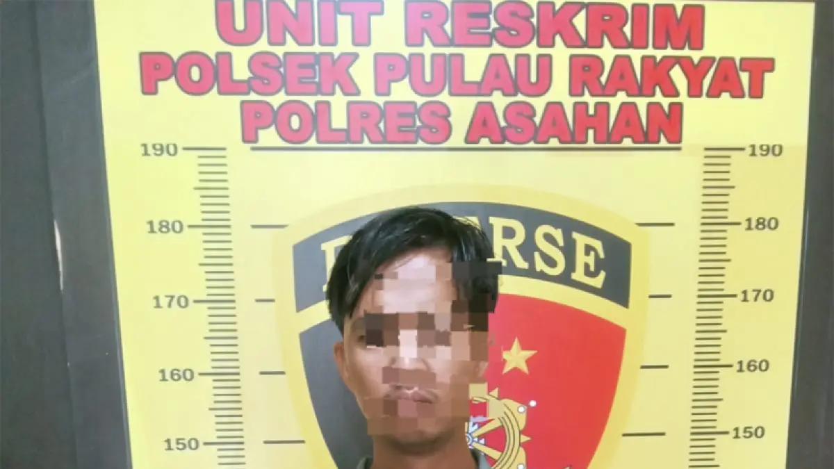 Tersangka dan barang bukti.