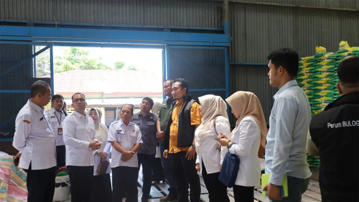 Wakil Wali Kota Muhammad Fadly Abdina melakukan kunjungan langsung ke gudang bulog Divre Asahan di Kisaran.