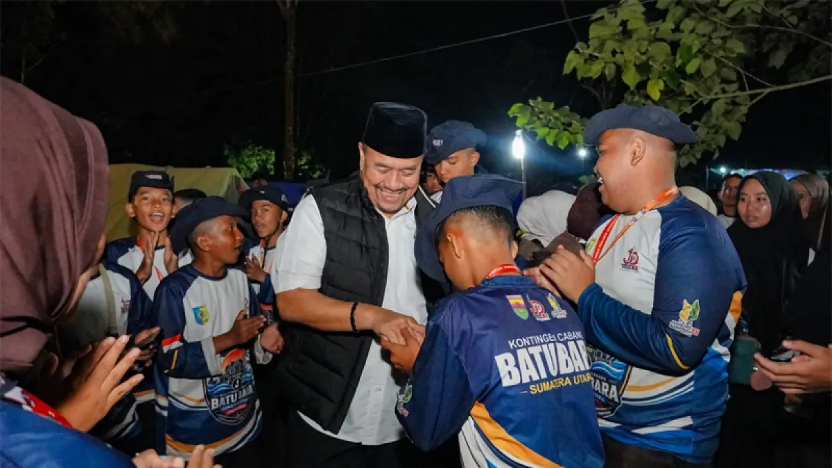 Bupati Batu Bara Dr. H. Baharuddin Siagian, mengunjungi kontingen Kwarcab Gerakan Pramuka Kabupaten Batu Bara di Bumi Perkemahan Sibolangit.