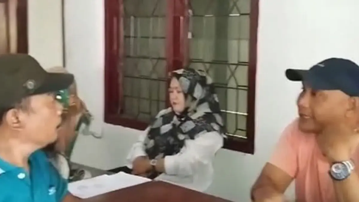 Cuplikan video Kepala Desa Lestari yang viral di medsos.