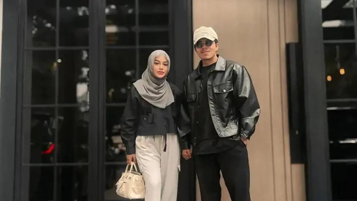  Aurel Hermansyah merayakan ulang tahun ke-28 bersama keluarga. Pada momen tersebut, Aurel mengungkap harapan ingin segera dikaruniai anak laki-laki sebagai pelengkap keluarganya bersama Atta Halilintar. 