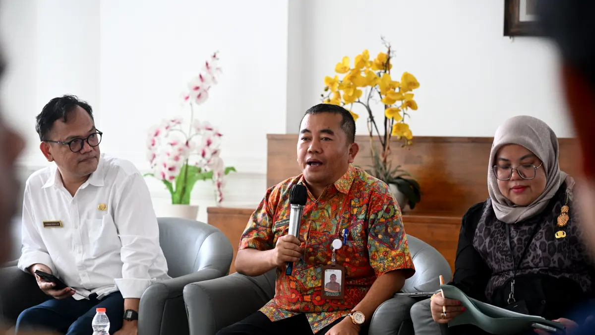 Kepala Bidang Kesehatan Masyarakat Dinas Kesehatan Sumut Hery Valona Bonatua Ambarita menyampaikan capaian dan target Program Cek Kesehatan Gratis (CKG) saat konferensi pers di Lobby Dekranasda Sumut, Kantor Gubernur Sumut, Medan, Jumat (10/7/2026).
