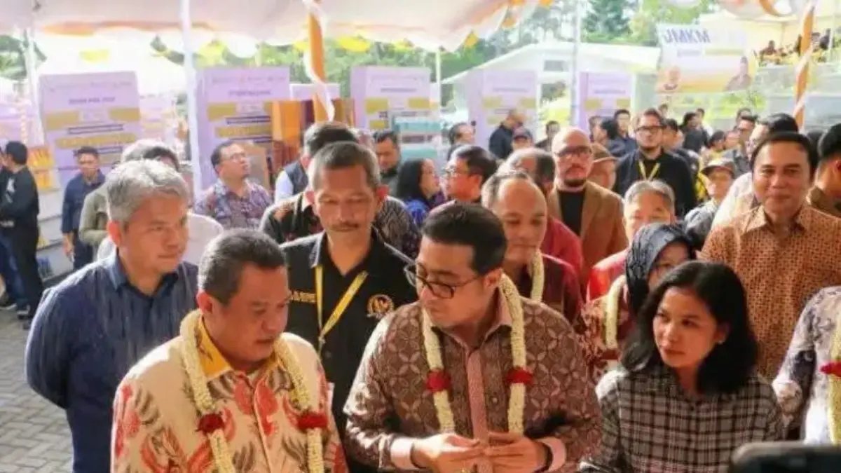  Perwakilan Kementerian Pariwisata, Kementerian Ekonomi Kreatif, serta Wakil Ketua Komisi VII DPR RI Lamhot Sinaga, menghadiri pagelaran opera dan konser musik "Tona Sian Huta" di Perkampungan Pemuda HKBP Jetun Silangit, Kabupaten Tapanuli Utara. 