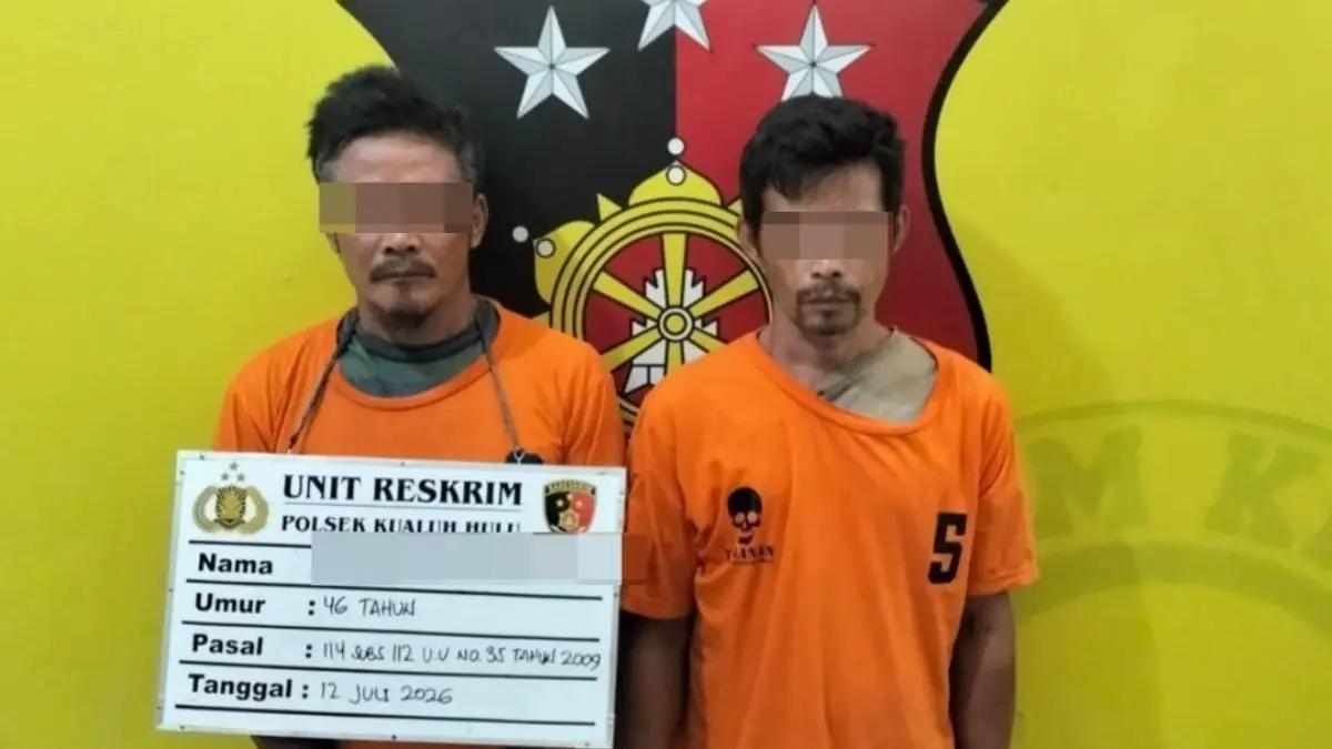 Dua tersangka, YP dan LAS, diamankan Polsek Kualuh Hulu bersama barang bukti sabu dalam pengungkapan kasus dugaan peredaran narkotika di Labuhanbatu Utara. 