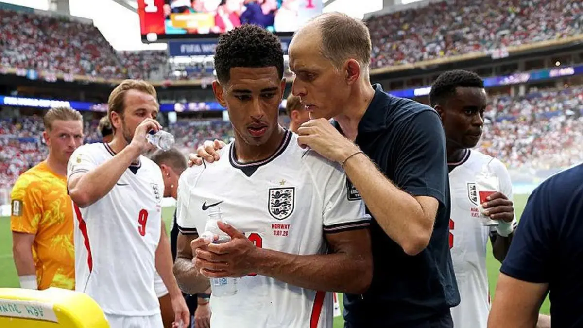 Kapten Timnas Inggris Harry Kane berusaha meredam polemik antara Thomas Tuchel dan Jude Bellingham jelang semifinal Piala Dunia 2026. 