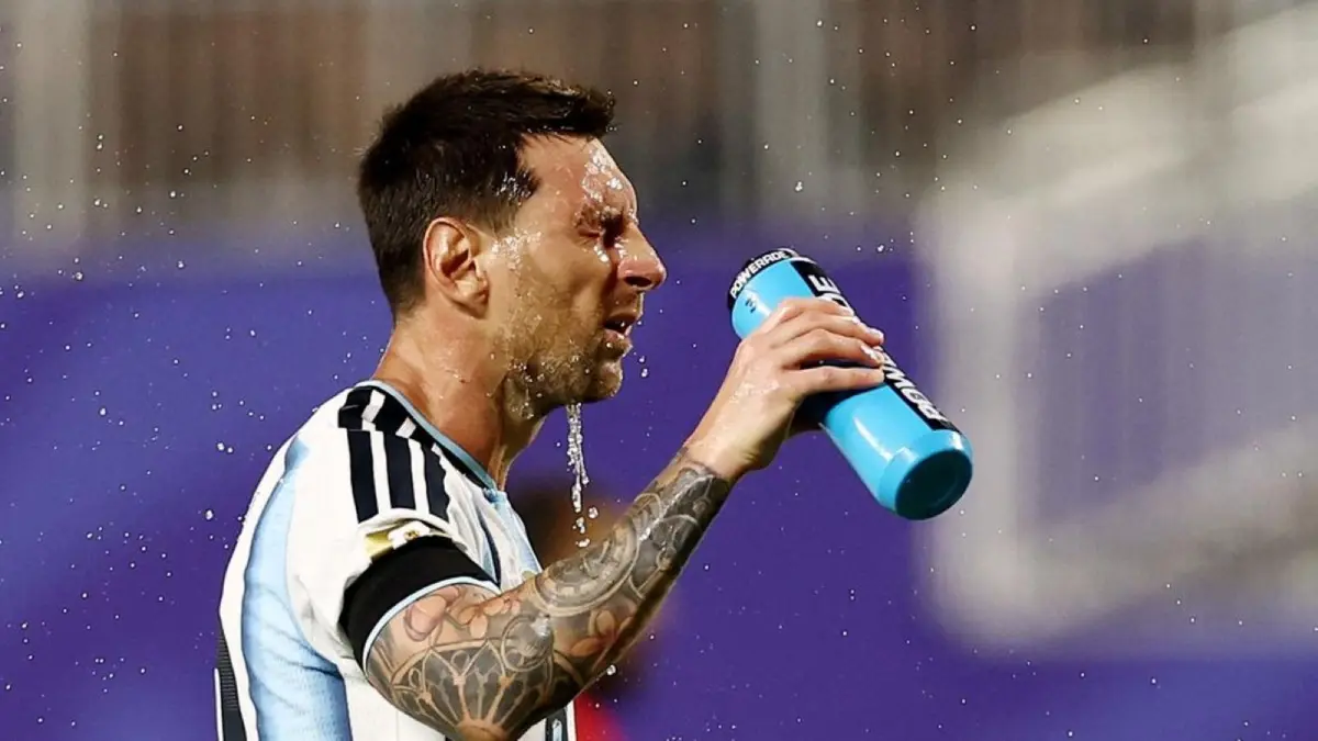  Lionel Messi gagal mencetak gol saat Argentina mengalahkan Swiss 3-1 di perempatfinal Piala Dunia 2026. Meski ratingnya turun, La Pulga tetap berkontribusi lewat satu assist. 