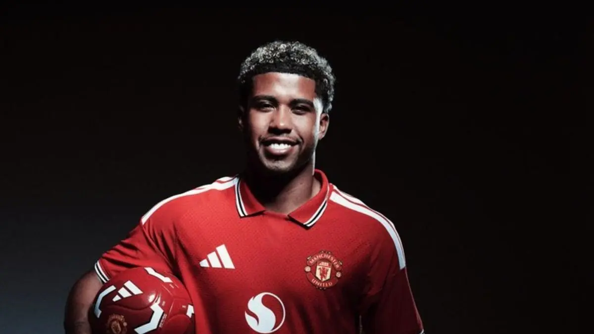 Andrey Santos resmi diperkenalkan sebagai pemain Manchester United setelah direkrut dari Chelsea dengan kontrak hingga 2031.