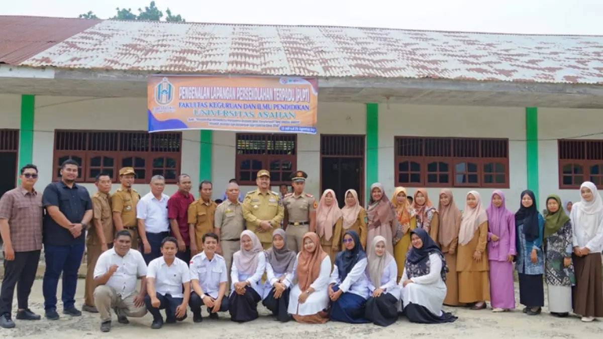 Bupati Batu Bara Dr. H. Baharuddin Siagian, mengunjungi Yayasan Perguruan Nasional Petatal di Simpang Teluk Bayur, Kecamatan Datuk Tanah Datar.