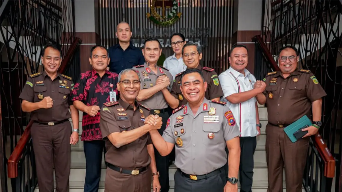 Kapolda Sumatera Utara Irjen Pol. Whisnu Hermawan Februanto dan Kajati Sumut Muhibuddin.
