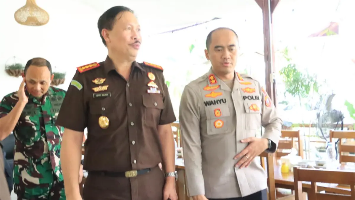 Kapolres Labuhanbatu AKBP Wahyu Endrajaya SIK MSi (kanan), Kajari Labuhanbatu Jeffry Paultje Maukar, S.H., M.H (tengah) dan Dandim 0209/LB Letkol Kav Hanung Kaptiaji, S.Sos., M.I.P (kiri).