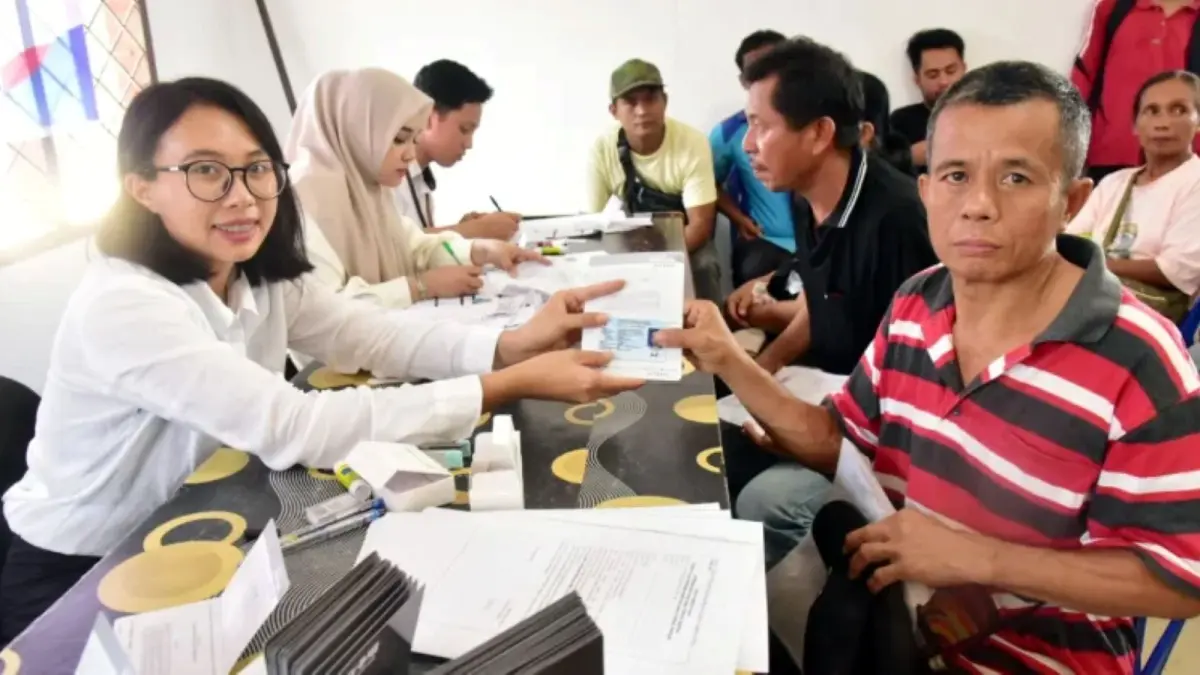 Pemkab Tapanuli Tengah bersama BRI Cabang Sibolga menyalurkan Dana Tunggu Hunian (DTH) kepada 443 kepala keluarga korban bencana di Kecamatan Tukka.