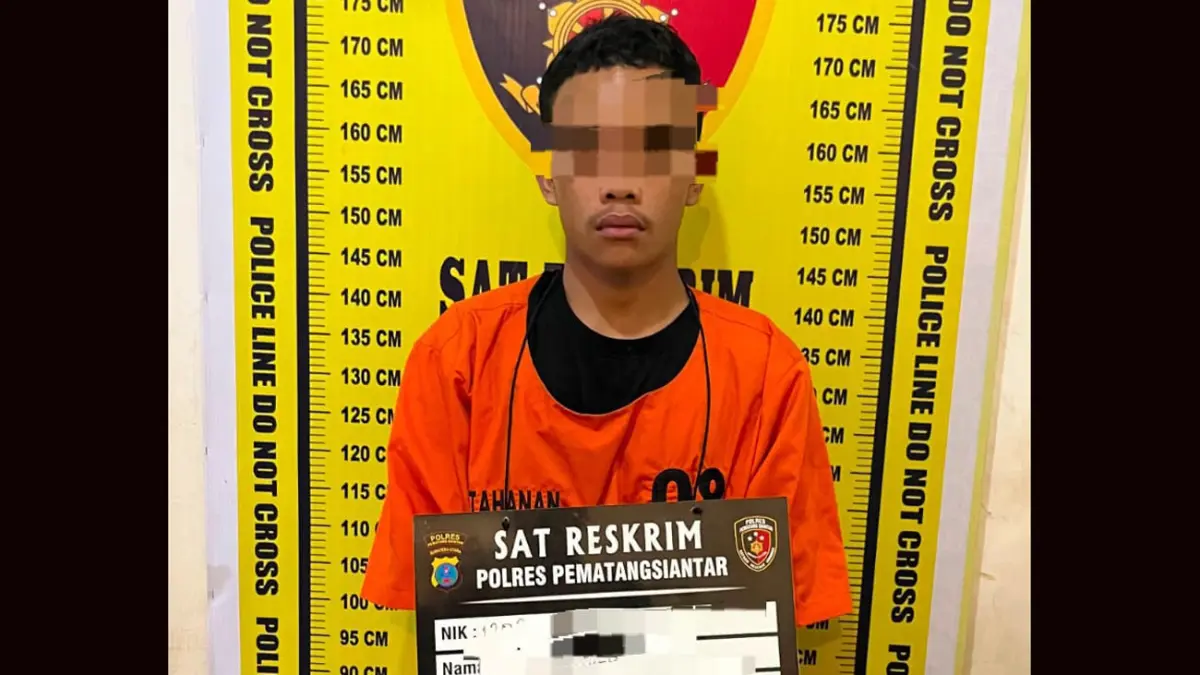 WH (18) diamankan Satreskrim Polres Pematangsiantar setelah diduga membobol rumah seorang lansia dan mencuri uang asing serta barang berharga.
