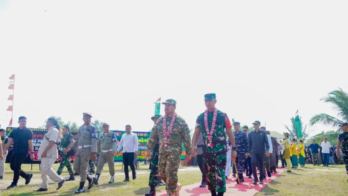 Bupati Batu Bara Dr. H. Baharuddin Siagian pada pembukaan TNI Manunggal Membangun Desa (TMMD) ke-129.