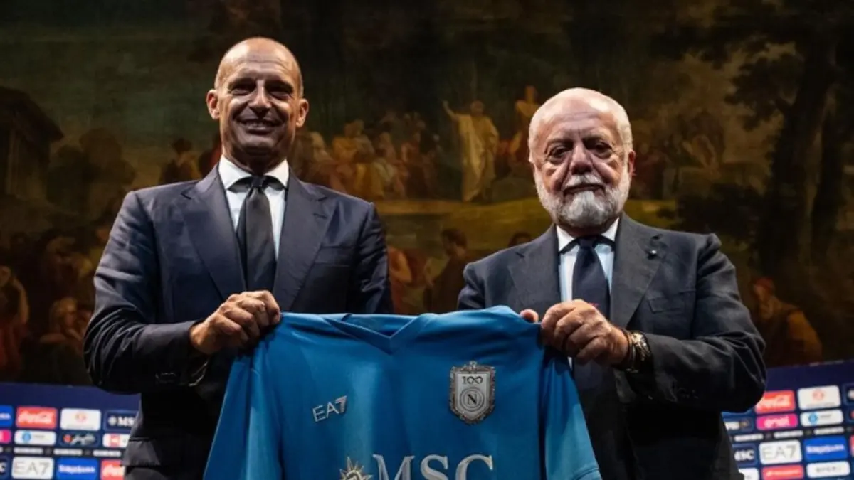Pelatih baru Napoli, Massimiliano Allegri, saat diperkenalkan kepada publik. Allegri optimistis mampu melanjutkan kesuksesan Antonio Conte dan membawa Partenopei bersaing di Serie A, Liga Champions, serta Coppa Italia.