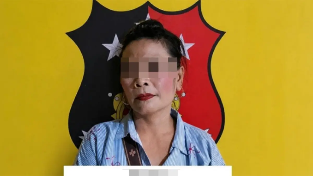  Pemilik Cafe saat diamankan polisi. 