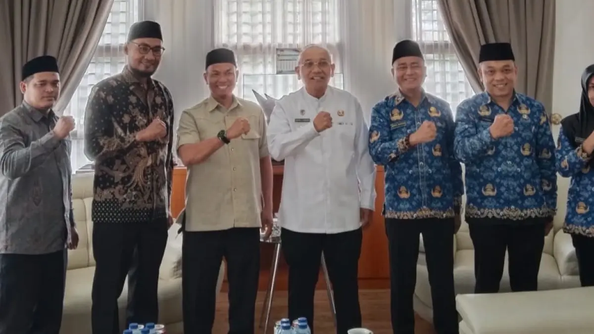 Bupati Simalungun Anton A Saragih bersama pengurus BWI Simalungun.