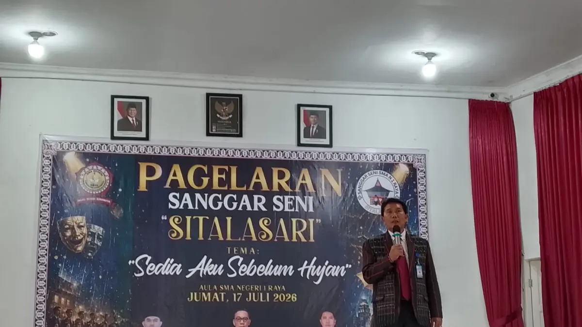 Kepala SMA Negeri 1 Raya Dameanto Purba. 