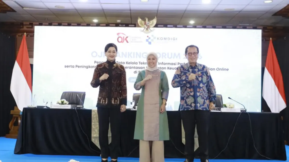 Ketua Dewan Komisioner OJK Friderica Widyasari Dewi, Menteri Komunikasi dan Digital Meutya Hafid, serta Kepala Eksekutif Pengawas Perbankan OJK Dian Ediana Rae menghadiri OJK Banking Forum 2026 di Jakarta, Selasa (14/7/2026).