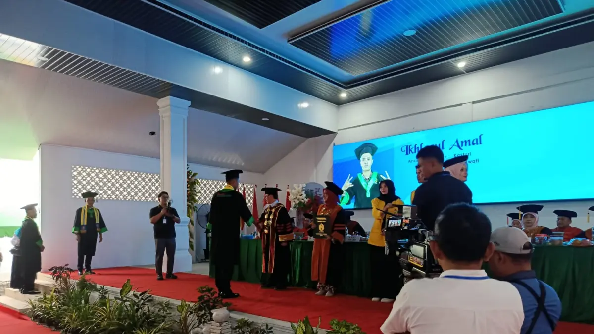 Universitas Asahan mewisuda 613 lulusan program sarjana (S1) pada Wisuda Angkatan XXXVI yang digelar di halaman kampus UNA, Sabtu (18/7/2026).