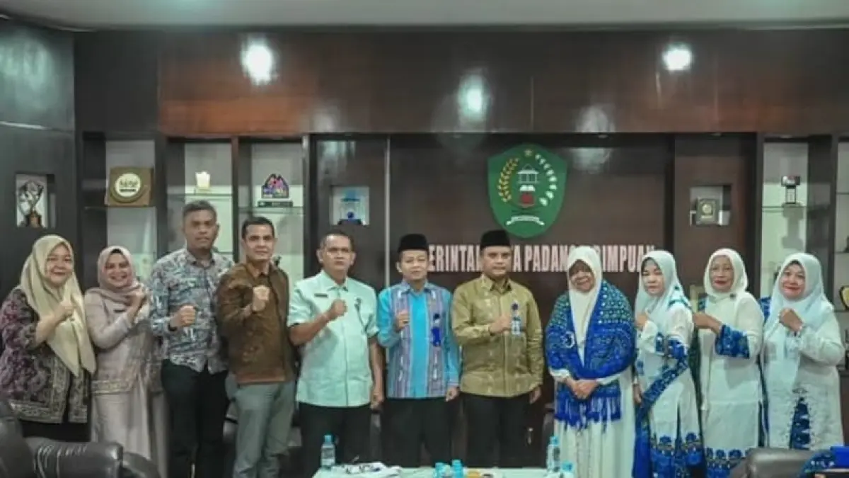 Wali Kota Padangsidimpuan, Dr. H. Letnan Dalimunthe, menerima audiensi pengurus BKMT Kota Padangsidimpuan.