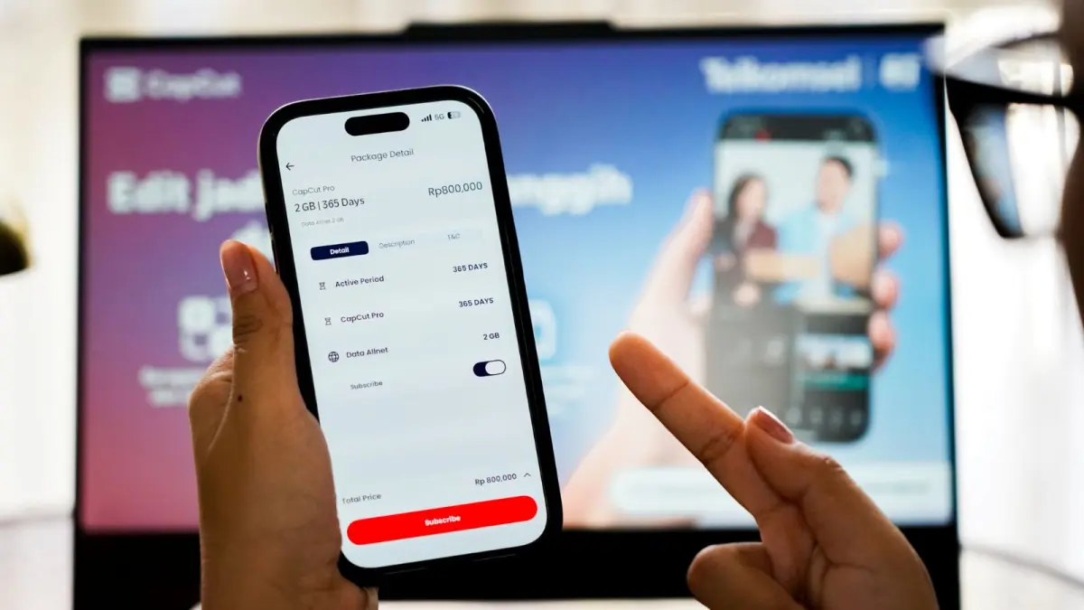 Telkomsel menghadirkan paket bundling CapCut di aplikasi MyTelkomsel yang menggabungkan akses fitur premium CapCut dengan kuota internet dalam satu paket praktis. Pelanggan dapat memilih paket CapCut Standard maupun CapCut Pro dengan pilihan masa aktif 30 hari dan 365 hari sesuai kebutuhan.