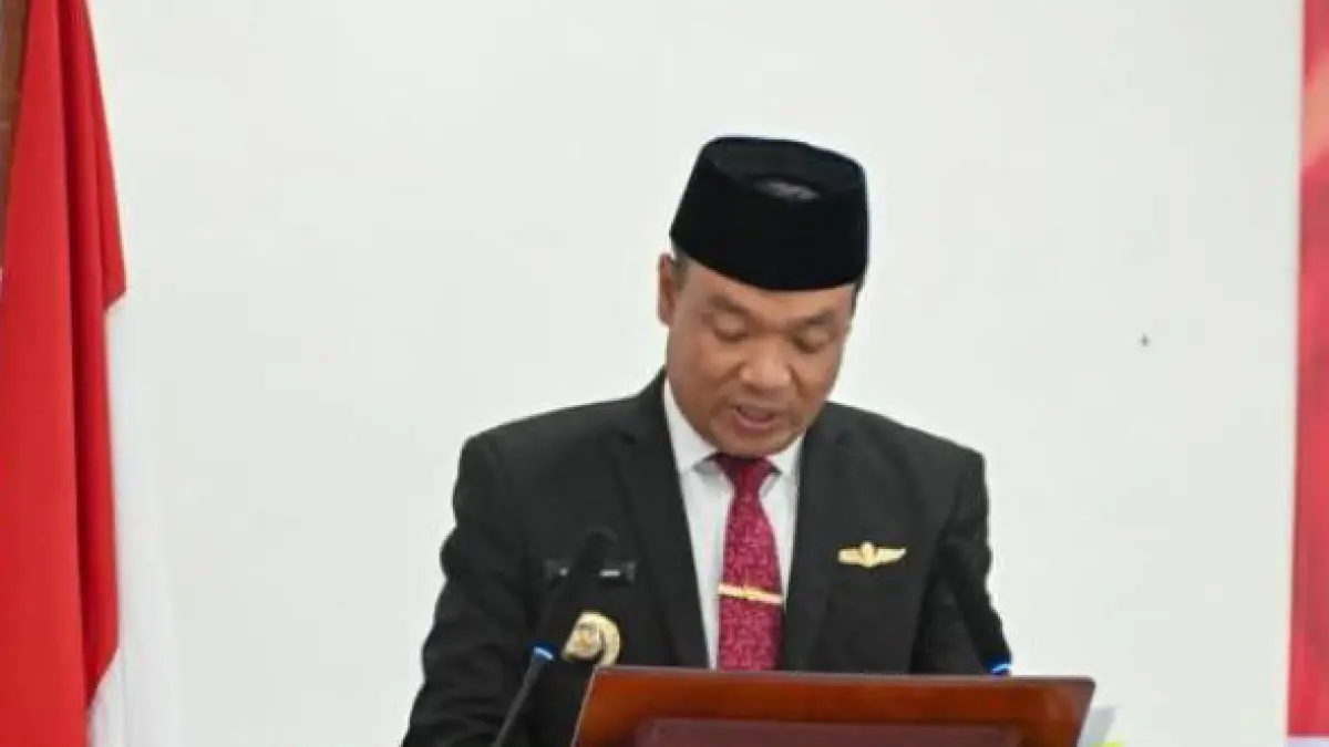 Bupati Humbahas Oloan Paniaran saat membaca nota jawabannya atas pandangan umum Fraksi-Fraksi terhadap Ranperda Pertanggungjawaban APBD TA 2025, Senin (13/07/2026) dalam sidang rapat paripurna DPRD Humbahas.