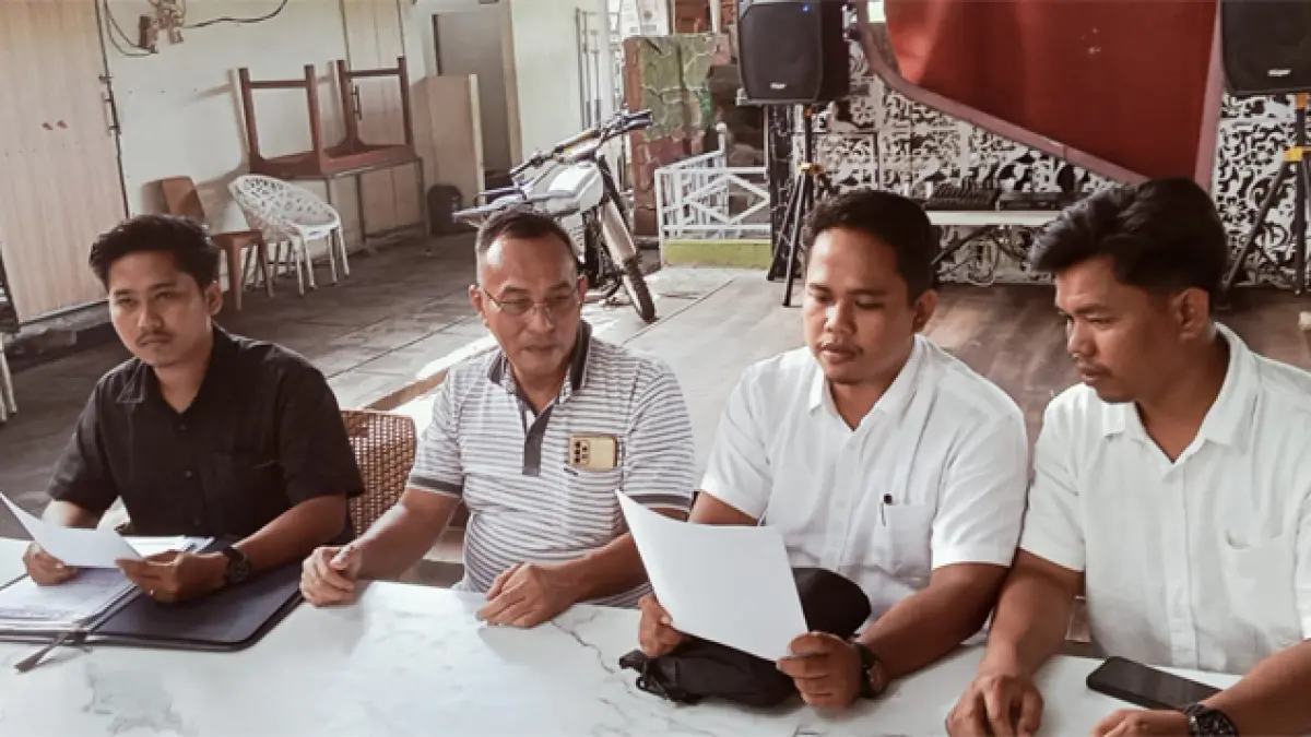 Muhammad Deni Royhan Azifa didampingi tergugat, Faisal Riza.