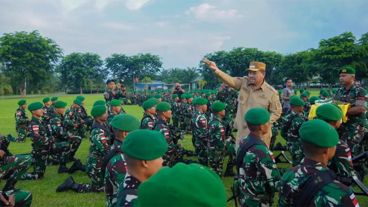 Bupati Batu Bara, Dr. H. Baharuddin Siagian, bersama Wakil Bupati Batu Bara, Syafrizal, menyambut kepulangan 450 prajurit Yonif 126/Kala Cakti.