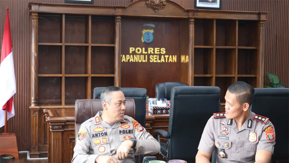 Kapolres Paluta AKBP Dhery Pajariandono dan Kapolres Tapsel AKBP Anton Santoso.