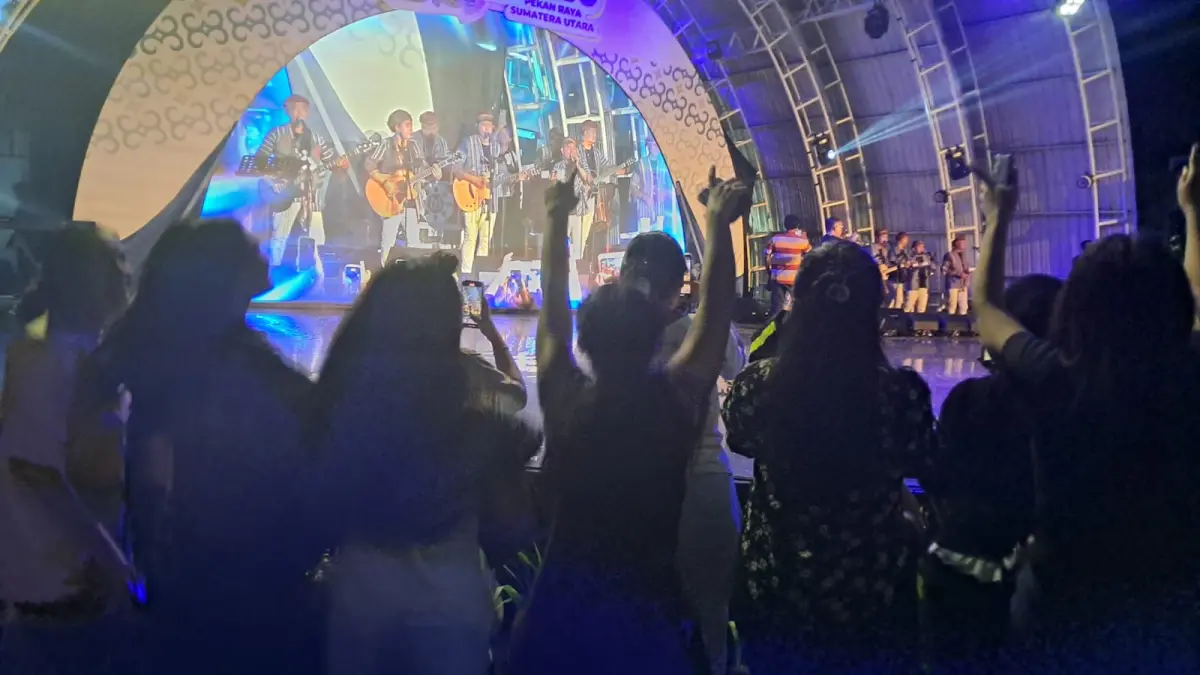 Marsada Band tampil sebagai penutup Malam Seni Budaya Kabupaten Samosir di Panggung Keong PRSU 2026, Jumat (24/7), dan sukses menghipnotis sekitar 1.000-an penonton.