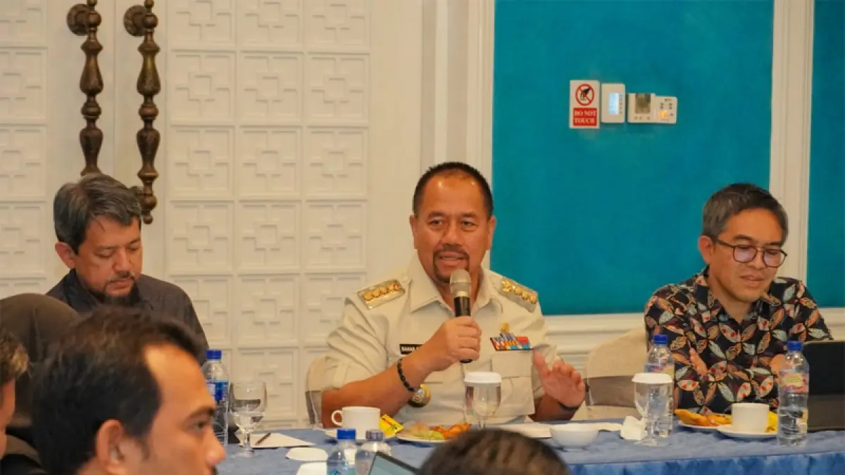 Bupati Batu Bara, Dr. H. Baharuddin Siagian, memimpin Rapat Koordinasi Lanjutan Kerja Sama Pemerintah dengan Badan Usaha (KPBU) untuk proyek Alat Penerangan.