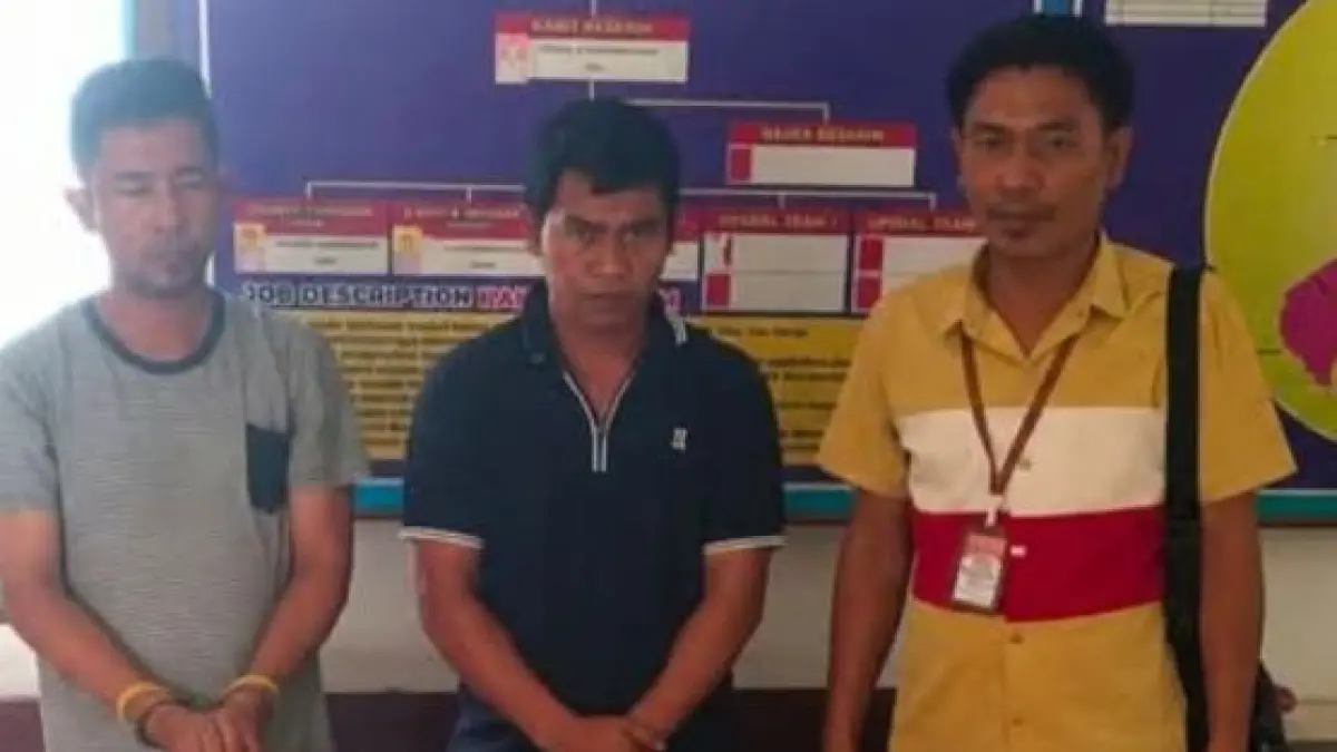 Tersangka dan barang bukti yang diamankan polisi.