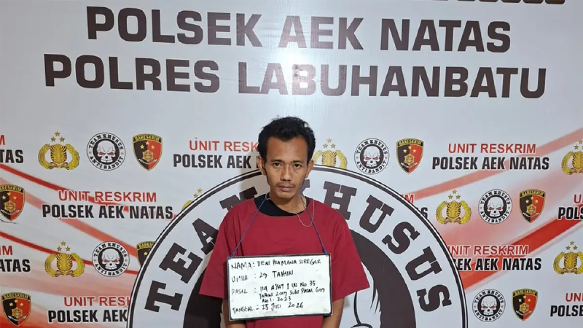 Tersangka dan barang bukti.
