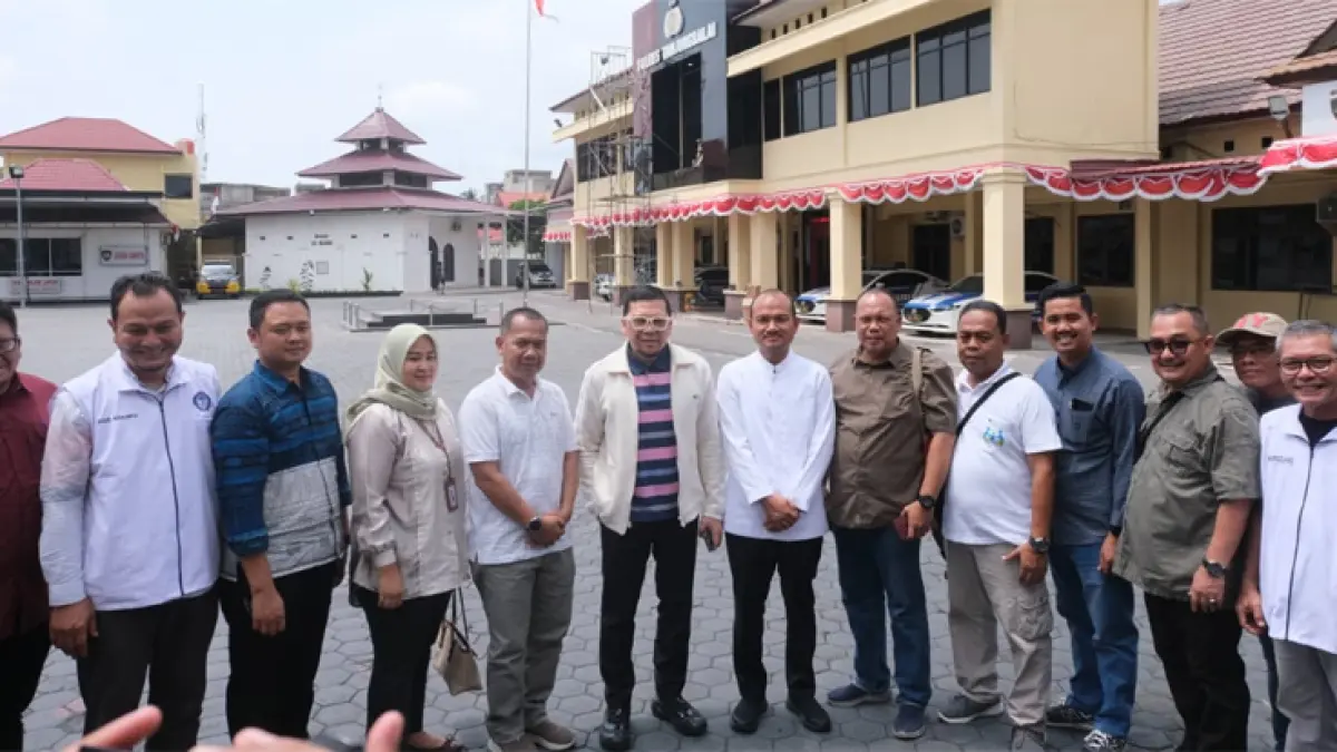 Wali Kota Tanjungbalai Mahyaruddin Salim mendampingi Anggota DPR-RI Ahmad Doli Kurnia Tandjung saat mengunjungi ARM di RSUD Dr. Tengku Mansyur Tanjungbalai.