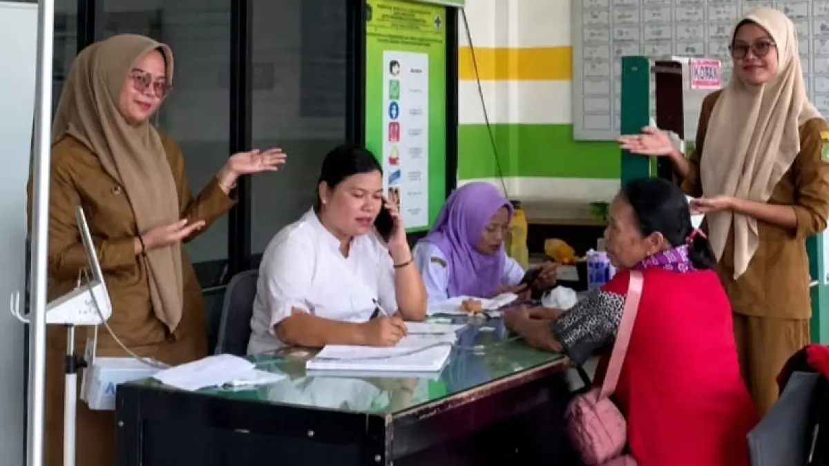 Layanan prioritas bagi lansia di Puskesmas Bandardurian.