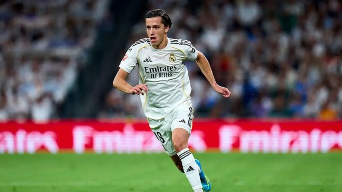 Bek kiri Real Madrid Alvaro Carreras masuk radar Chelsea untuk menggantikan Marc Cucurella yang hengkang ke Santiago Bernabeu.