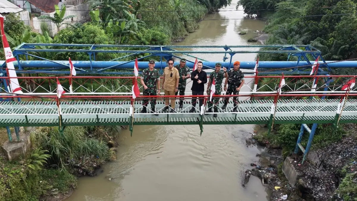 Pangdam I/Bukit Barisan Mayjen TNI Hendy Antariksa bersama Wali Kota Medan Rico Tri Putra Bayu Waas meresmikan Jembatan Perintis Garuda di Medan, Selasa (28/7/2026).