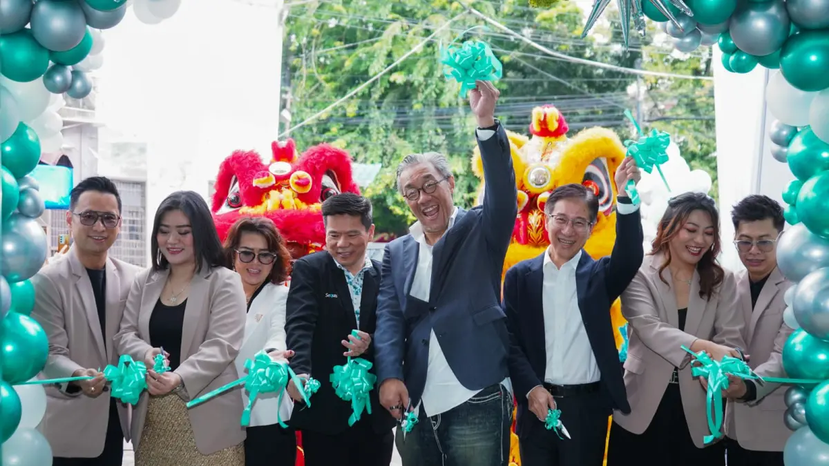 President Director & CEO Sequis Life Ted Margono didampingi Director & Chief Agency Officer Sequis Life Edisjah meresmikan kantor pemasaran Sequis Life di Medan, Senin (27/7/2026).&nbsp;