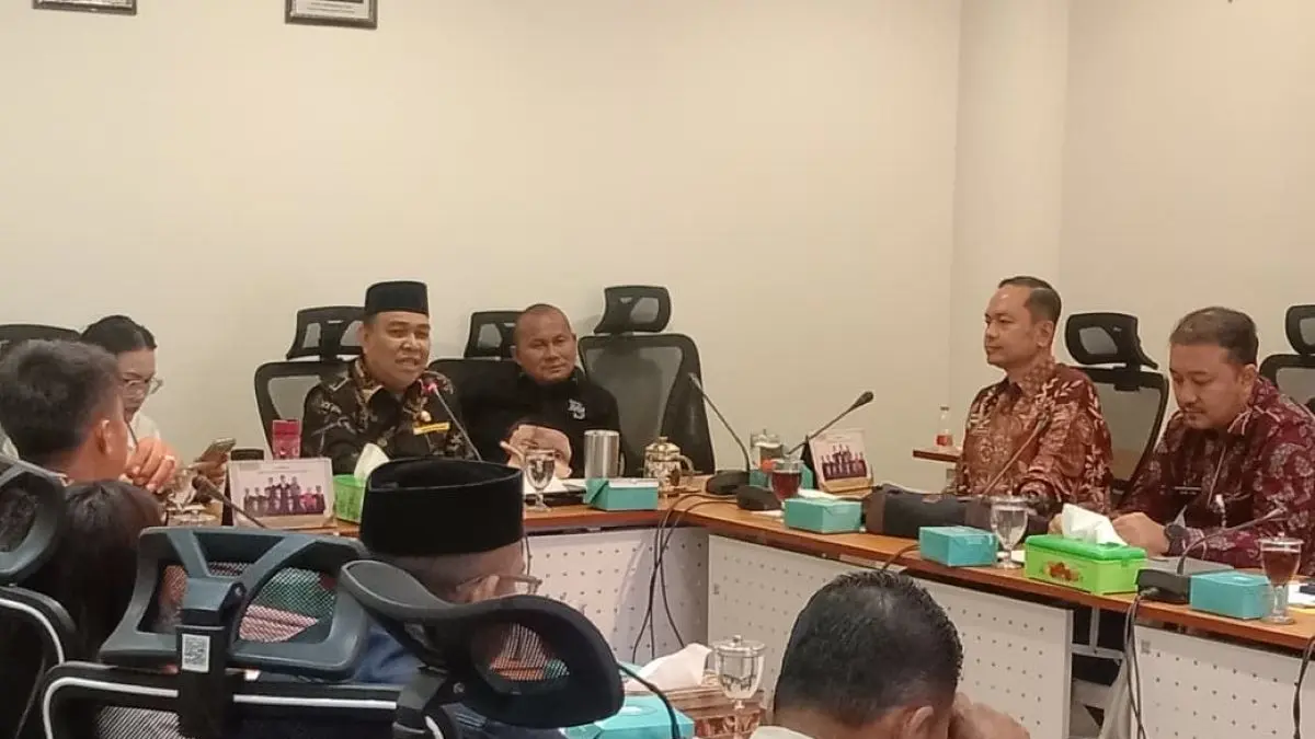 Rapat Dengar Pendapat antara Komisi E DPRD Sumut dengan DPRD Tapteng terkait masih banyaknya persoalan dalam pembagian bantuan bencana di Kabupaten Tapanuli Tengah.
