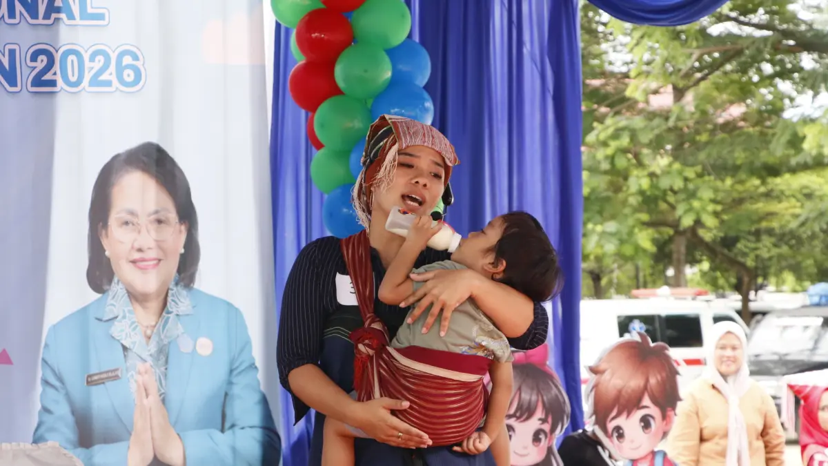 Puluhan ibu mengikuti lomba Doding Urdo-urdo pada puncak peringatan Hari Anak Nasional 2026 di Lapangan Adam Malik, Pematangsiantar, Senin (27/7/2026). Tradisi pengantar tidur khas Simalungun itu dihidupkan kembali sebagai media memperkuat ikatan emosional orangtua dan anak serta kampanye pengasuhan berbasis budaya.