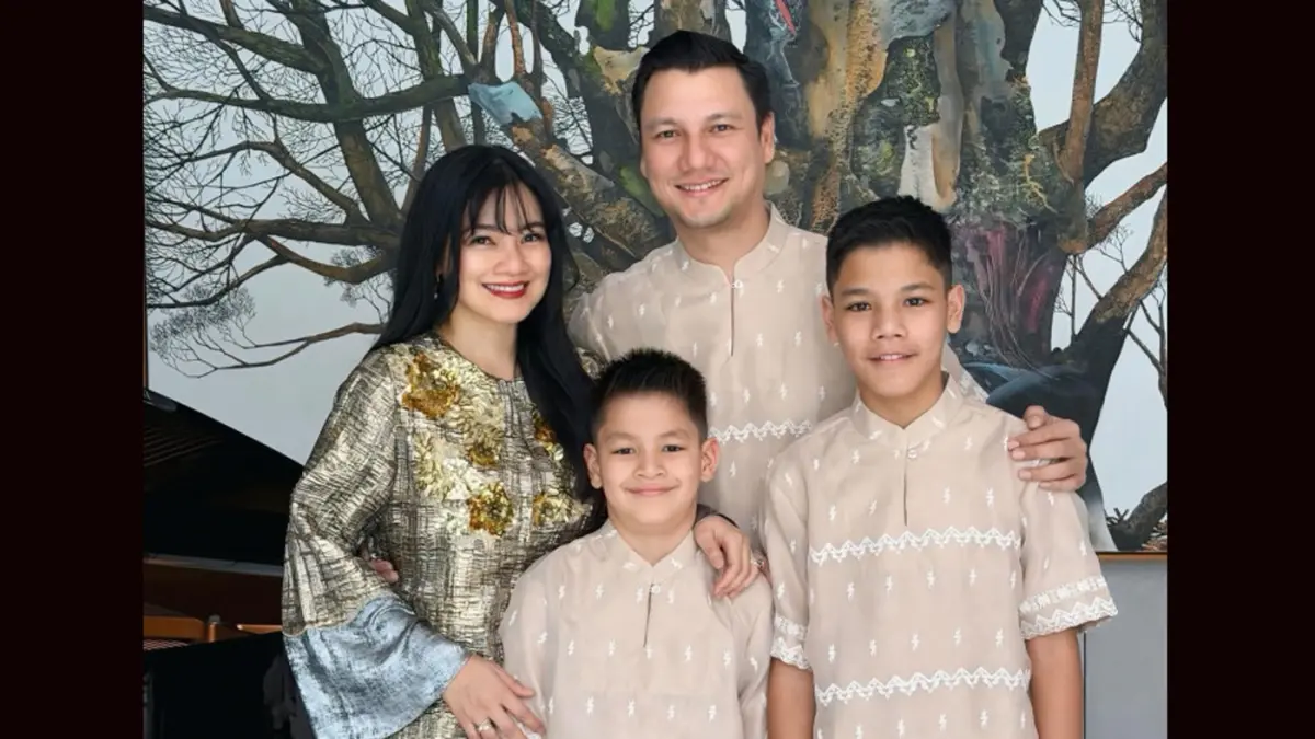 Titi Kamal mengaku lebih sering mengajak kedua anaknya menikmati wisata alam agar tumbuh mandiri, dekat dengan lingkungan, dan jauh dari gaya hidup konsumtif.