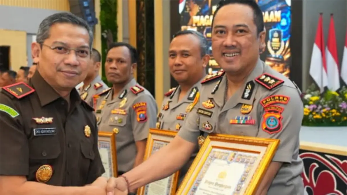 Kapolres Tapsel, AKBP Anton Santoso, menerima penghargaan kategori Pelayanan Prima (A) di Aula Tribata Polda Sumatera Utara, Medan.
