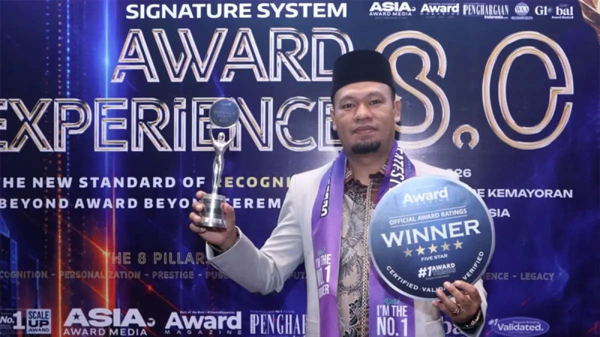 Kepala MTsN 1 Labuhanbatu &nbsp;Mustafa Kamal Nasution, dinobatkan sebagai penerima penghargaan The Best Leadership Education.
