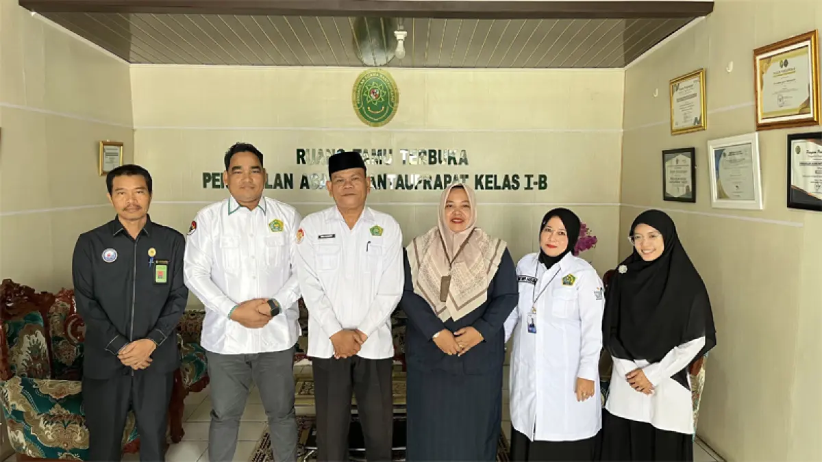 Pengurus Pokjaluh Kabupaten Labuhanbatu Utara bersama Ketua Pengadilan Agama Rantau Prapat Kelas IB.