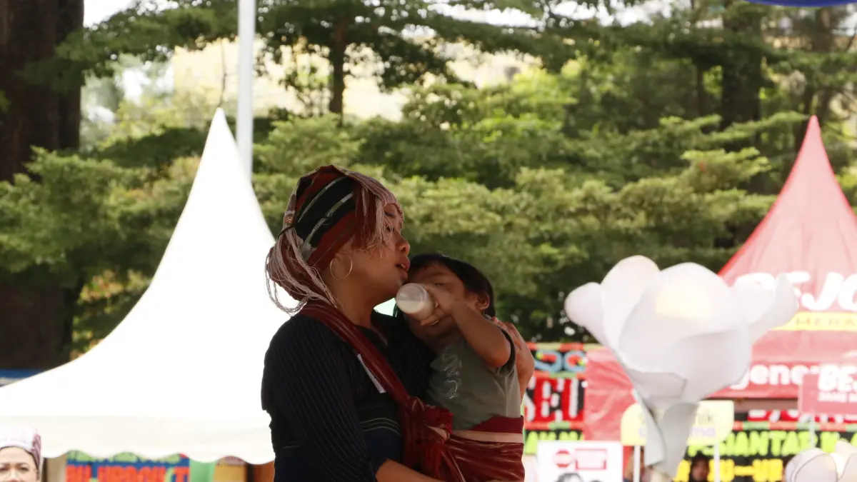 Puluhan ibu dari berbagai kelurahan di Kota Pematangsiantar mengikuti Lomba Doding Urdo-urdo pada puncak Hari Anak Nasional ke-42 di Lapangan Adam Malik, Senin (27/7/2026).&nbsp;