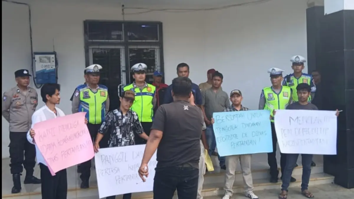 Sejumlah mahasiswa melaporkan dugaan penyimpangan pelaksanaan proyek JUT Dinas Pertanian Kabupaten Tapsel kepada Kejari Tapanuli Selatan.