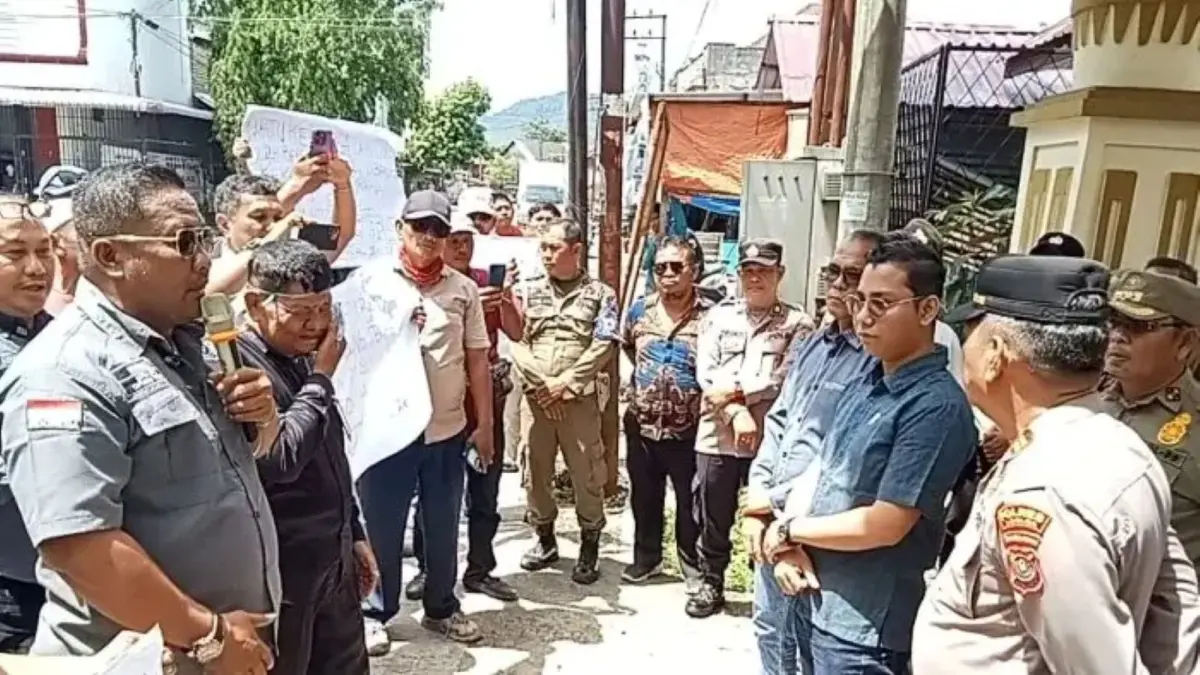 Sejumlah wartawan saat melakukan aksi di kantor DPRD Sibolga.&nbsp;