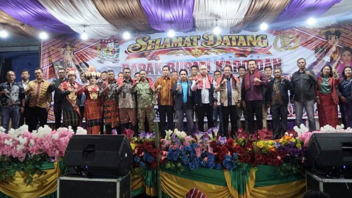 Bupati Karo Antonius Ginting menghadiri perayaan Kerja Tahun di Desa Persadanta Dusun Rumah Rih dan Desa Bunuraya sebagai bentuk dukungan terhadap pelestarian budaya Karo.
